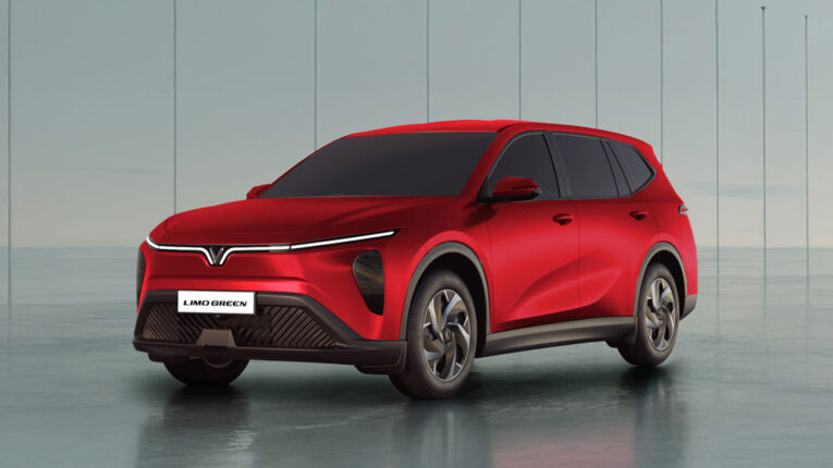 Alternative view of VinFast Limo Green